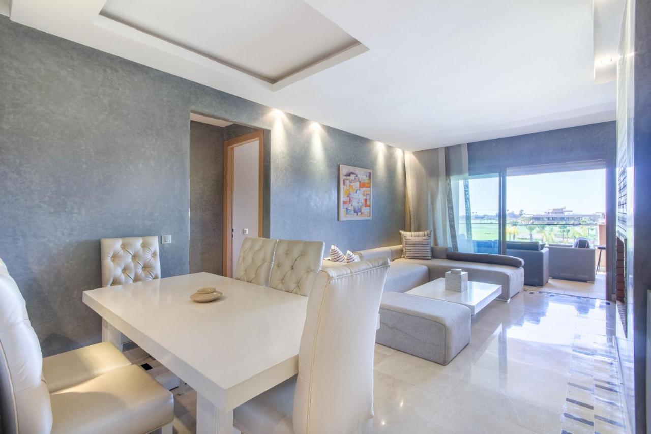 Lumineux Et Vue Degagee Sur Piscine A Prestigia Appartement