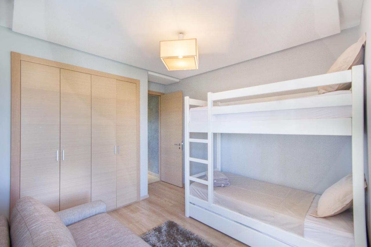 Lumineux Et Vue Degagee Sur Piscine A Prestigia Appartement
